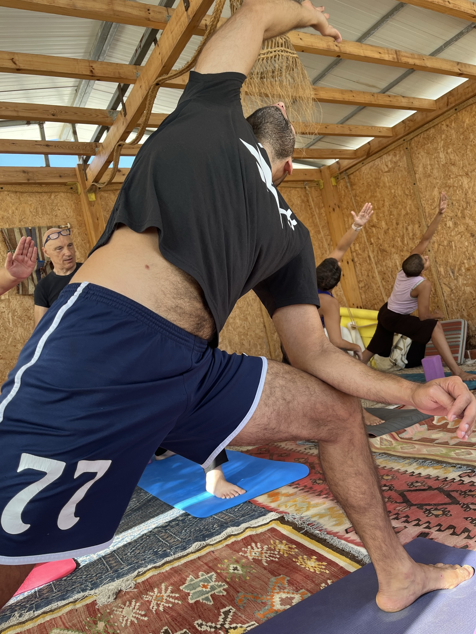 Pratique collective de yoga et bien-être